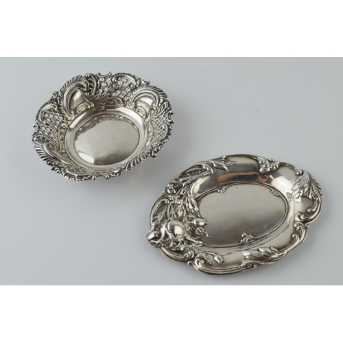 470 - A collection of hallmarked silver sweet dishes of varying styles and sizes, combined weight 185.7 gr... 