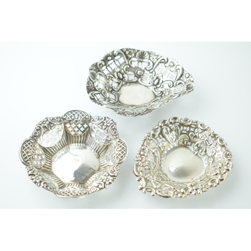 470 - A collection of hallmarked silver sweet dishes of varying styles and sizes, combined weight 185.7 gr... 