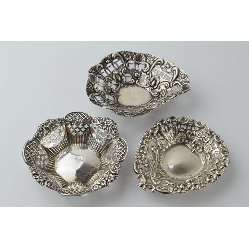 470 - A collection of hallmarked silver sweet dishes of varying styles and sizes, combined weight 185.7 gr... 