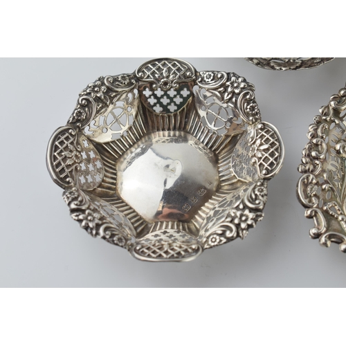 470 - A collection of hallmarked silver sweet dishes of varying styles and sizes, combined weight 185.7 gr... 