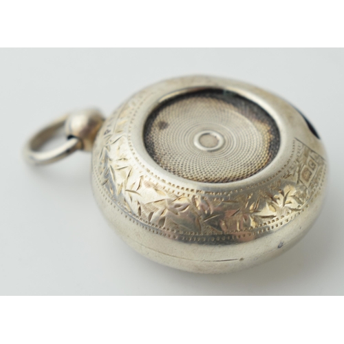 483 - Silver sovereign case, Birmingham 1902, TJ E & Co, gross weight 15.1 grams, working spring.