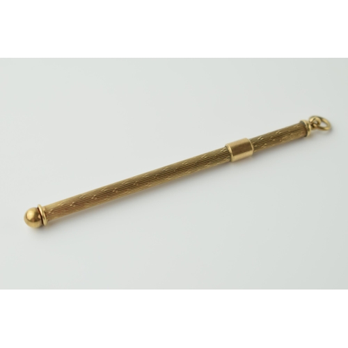 544 - 9ct gold mechanical cocktail stirrer / swizzle stick, 12.5cm extended, 5.0 grams gross weight.