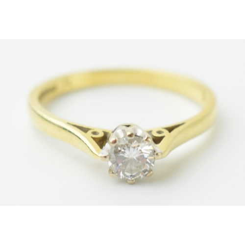 561 - 18ct gold diamond ring, set with 0.15ct diamond stone, 2.2 grams, size L/M.