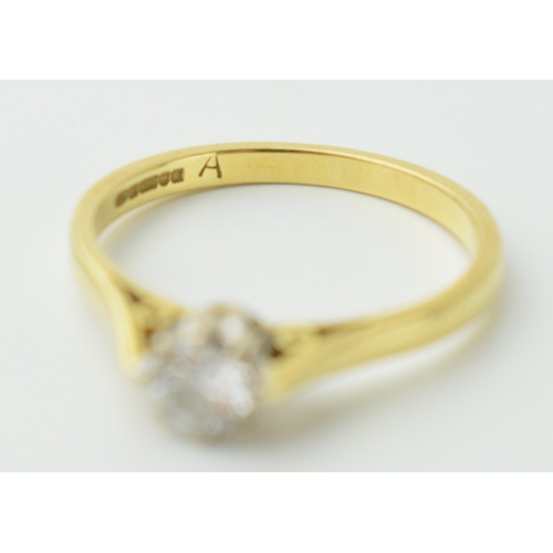 561 - 18ct gold diamond ring, set with 0.15ct diamond stone, 2.2 grams, size L/M.