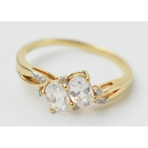 574 - 9ct gold ladies ring set with illusion set diamonds and larger white stones, 2.7 grams, size T, boxe... 