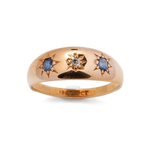 558 - Ladies 18ct gypsy ring with sapphires and diamond. Ring size P. Weight 4g.