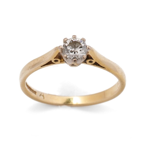 561 - 18ct gold diamond ring, set with 0.15ct diamond stone, 2.2 grams, size L/M.