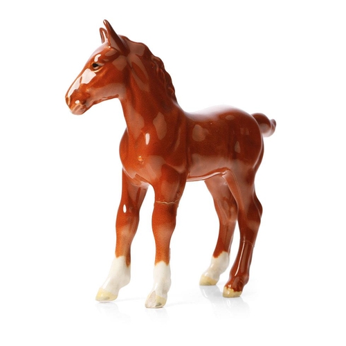 64 - Beswick chestnut large shire foal 951 (2 legs af).