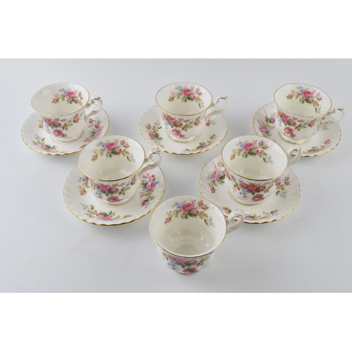 171 - Royal Albert cups and saucers in the Moss Rose pattern to include 6 cups and 5 saucers (11).