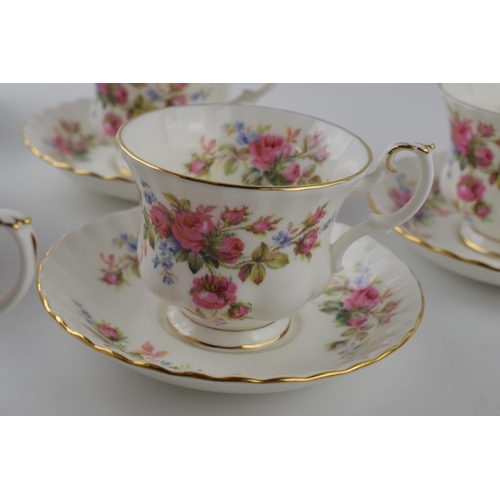 171 - Royal Albert cups and saucers in the Moss Rose pattern to include 6 cups and 5 saucers (11).