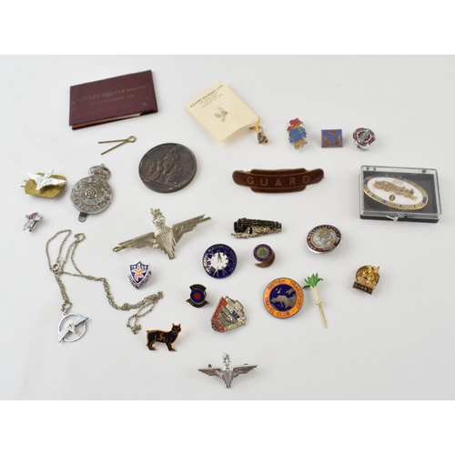 209 - A good collection of vintage enamel badges and similar items of railway, military and civilian inter... 