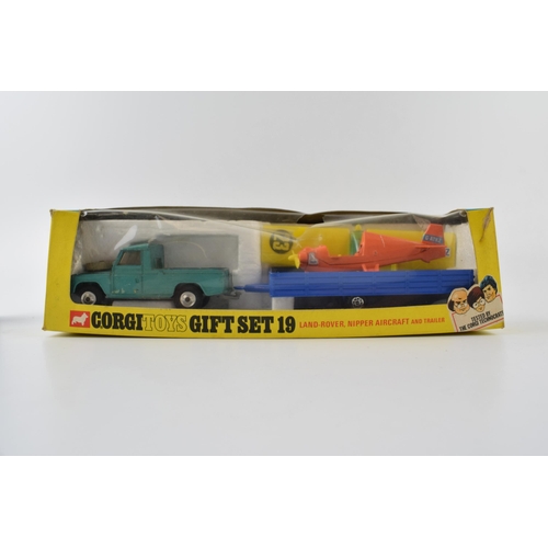 305 - Corgi Toys Gift Set 19, Land-Rover, Nipper Aircraft and Trailer, Corgi Toys Whizzwheels Citroen SM N... 