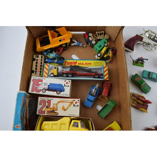 332 - A mixed collection of boxed and unboxed die-cast toys to include, Matchbox Lesney, Budgie, Husky, Br... 