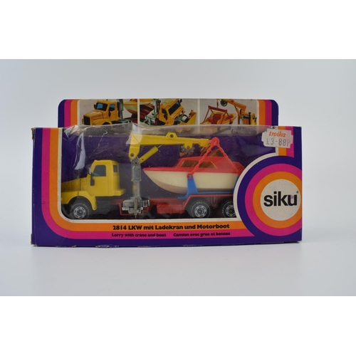 335 - Siku vintage die-cast vehicles to include, 2814 Lorry With Crane and Boat, 2514 Sand Tipper, 3115 Vo... 