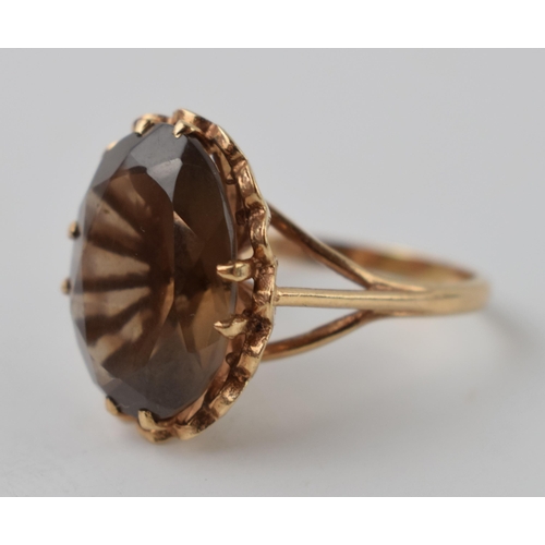 598 - 9ct gold large ring set with a smoky stone, 5.5 grams, size R/S.