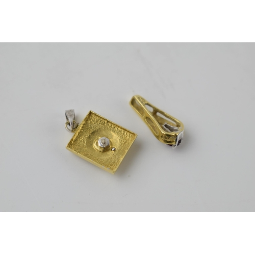 601 - A pair of 18ct gold pendants, both set with diamonds, combined 3.1 grams, tallest 20mm (2).