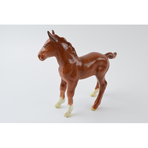 64 - Beswick chestnut large shire foal 951 (2 legs af).