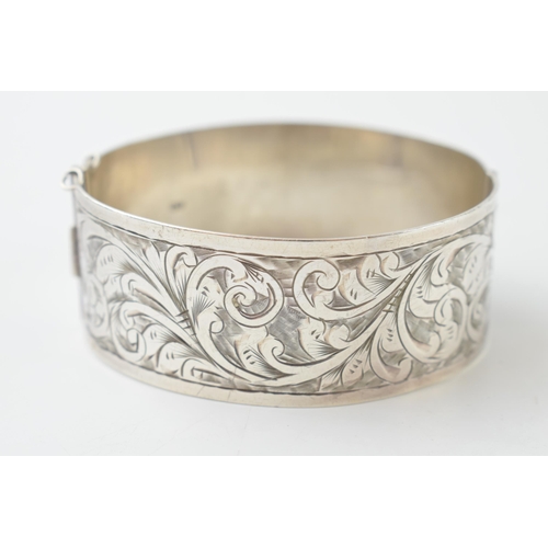 673 - Wide silver bangle, Birmingham 1933, 35.9 grams.