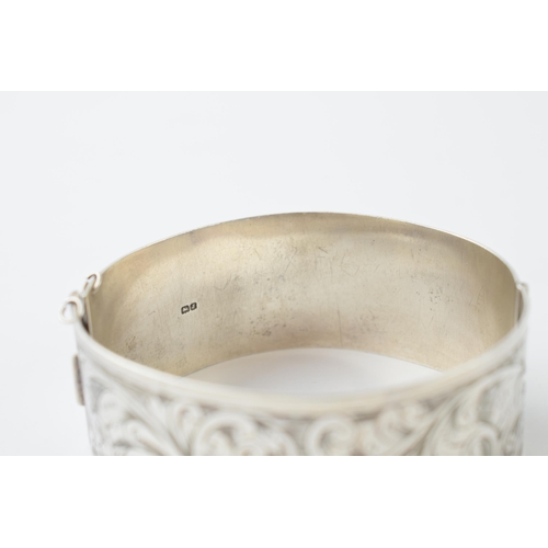 673 - Wide silver bangle, Birmingham 1933, 35.9 grams.