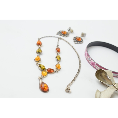 678 - Silver and amber necklace with matching pair of earrings, with a Mexican silver ribbon brooch, combi... 