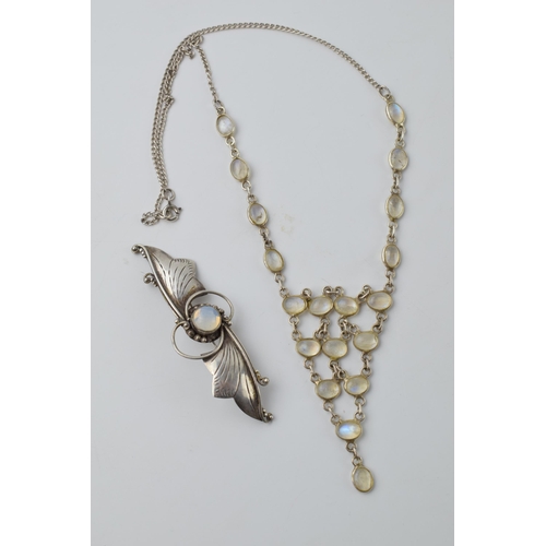 679 - Silver and moonstone necklace with matching brooch, 13.4 grams, chain 41cm long.