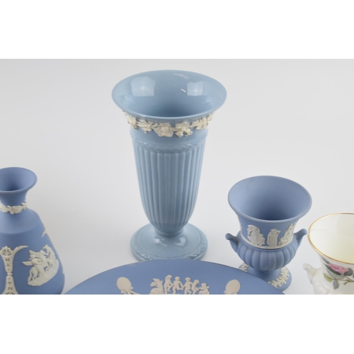 193 - Wedgwood to include an unusual speckled glaze trumpet vase, believed to be Norman Wilson, with Jaspe... 