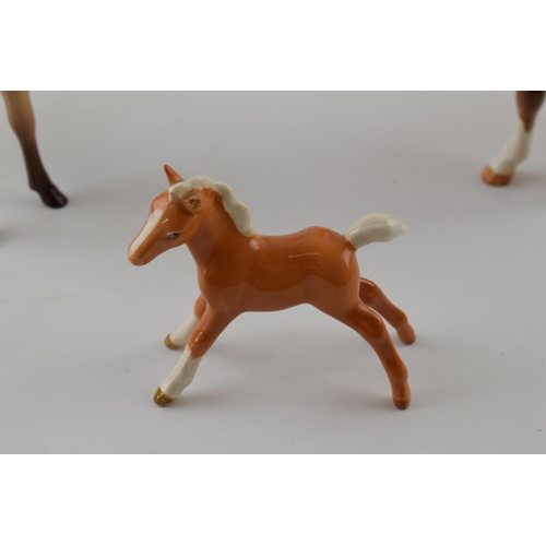 89 - Beswick animals to include a grey 818 shire, a skewbald pinto, a deer and others (5 - all with damag... 