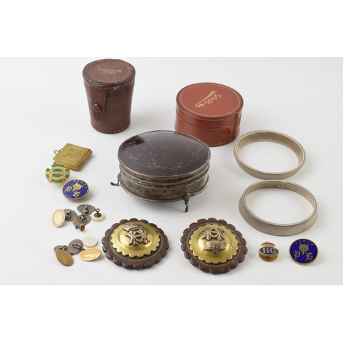 234 - Mixed items to include a silver and tortoiseshell trinket box (legs af), 9ct gold on silver cufflink... 