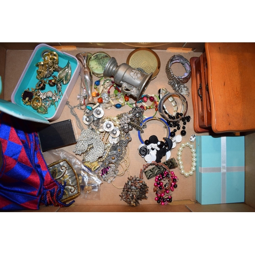 238 - A quantity of mixed vintage and modern costume jewellery to include brooches, watches, necklaces, fa... 