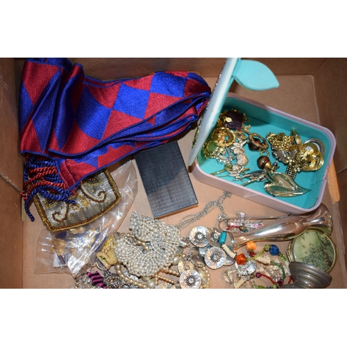 238 - A quantity of mixed vintage and modern costume jewellery to include brooches, watches, necklaces, fa... 