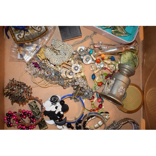 238 - A quantity of mixed vintage and modern costume jewellery to include brooches, watches, necklaces, fa... 