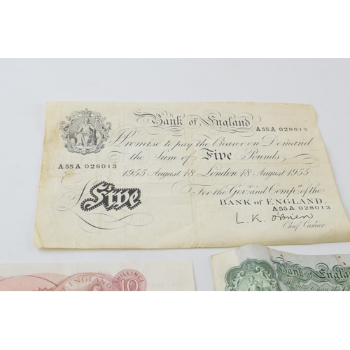 272 - A trio of English bank notes to include a Bank of English white five pound note (£5 note), A55A 0280... 