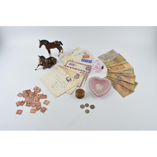 401 - A mixed collection of items to include Wedgwood Jasperware pink pin tray, two Beswick horses 915 and... 