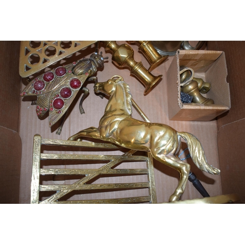 435 - Metalware to include brass jumping horse over a gate, a pair of candlesticks, a trivet, a copper jug... 