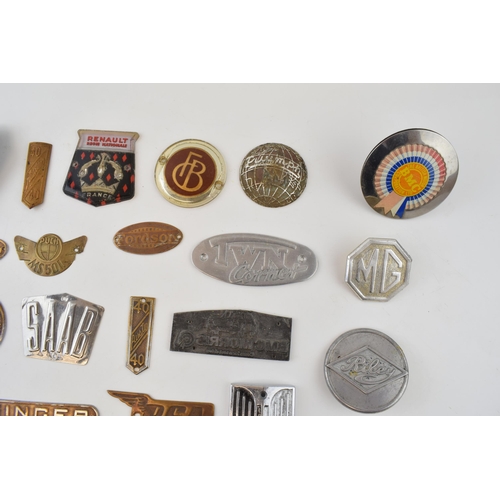 465 - A quantity of vintage car and car club badges to include brass and chromed badges by manufactureres ... 