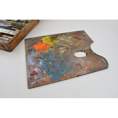 477 - Artists box with integrated palette and canvas holder made in France, retailed by L.Cornelissen & So... 