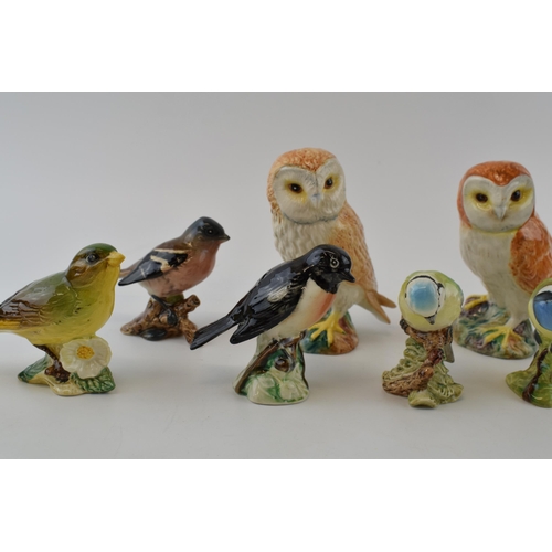 207 - A collection of Beswick birds to include, Blue Tit, Gold Finch, Great Tit, Chaffinch, Greenfinch, St... 