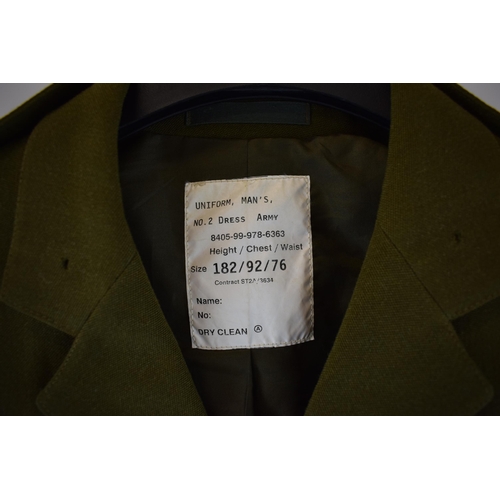 542 - Vintage military army uniform dress jacket, Royal Irish Rangers. Size 182/92/76.