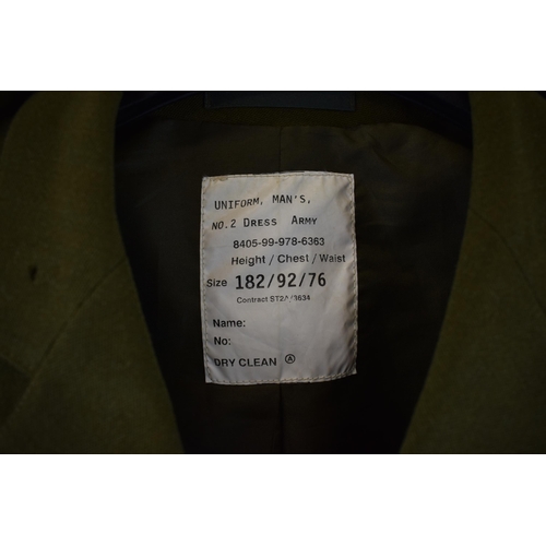 542 - Vintage military army uniform dress jacket, Royal Irish Rangers. Size 182/92/76.