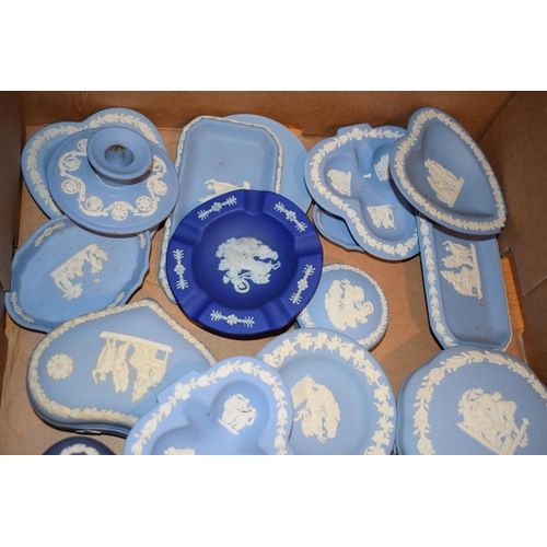 216F - Wedgwood Jasperware to include trinkets, pin dishes, candlesticks and others in royal blue, blue and... 