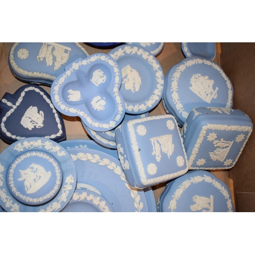 216F - Wedgwood Jasperware to include trinkets, pin dishes, candlesticks and others in royal blue, blue and... 