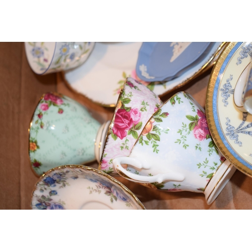 219E - Pottery to include Royal Albert Old Country Roses cups to include Peppermint Damask, Blue Damask and... 