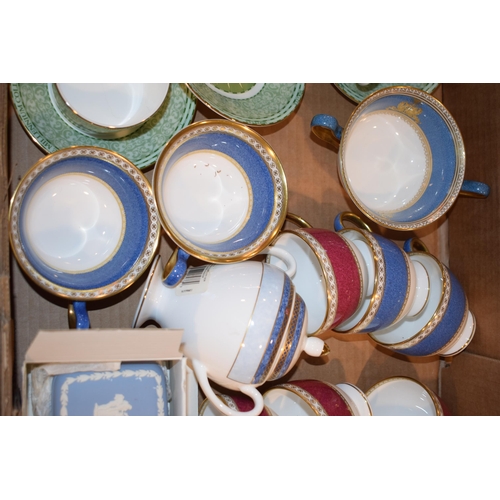 219F - Wedgwood tea ware to include Millenium pattern cups and saucers, Valencia lidded sugar, Jasperware, ... 