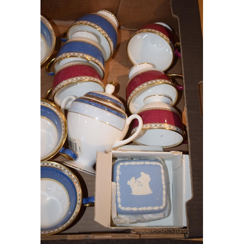 219F - Wedgwood tea ware to include Millenium pattern cups and saucers, Valencia lidded sugar, Jasperware, ... 