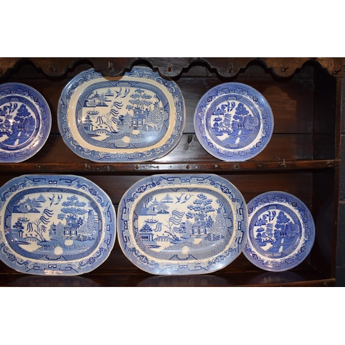 108A - A collection of 19th century and later blue and white pottery, in the Blue Willow pattern to include... 