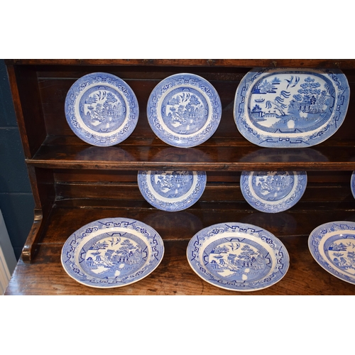 108A - A collection of 19th century and later blue and white pottery, in the Blue Willow pattern to include... 