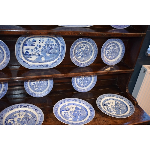 108A - A collection of 19th century and later blue and white pottery, in the Blue Willow pattern to include... 