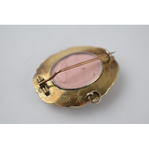 289 - Victorian yellow coloured metal mourning brooch with enamelled decoration with pearls, inscribed '22... 