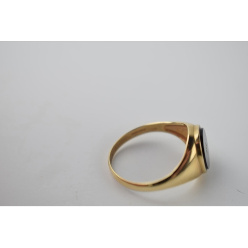 292 - 9ct gold onyx and diamond gents ring, 2.7 grams, size U.