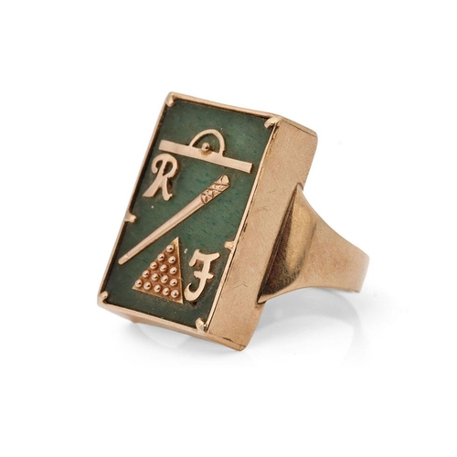 271 - Unusual 9ct gold mens ring, decorated with snooker related gold overlay, on jade (or similar) insert... 